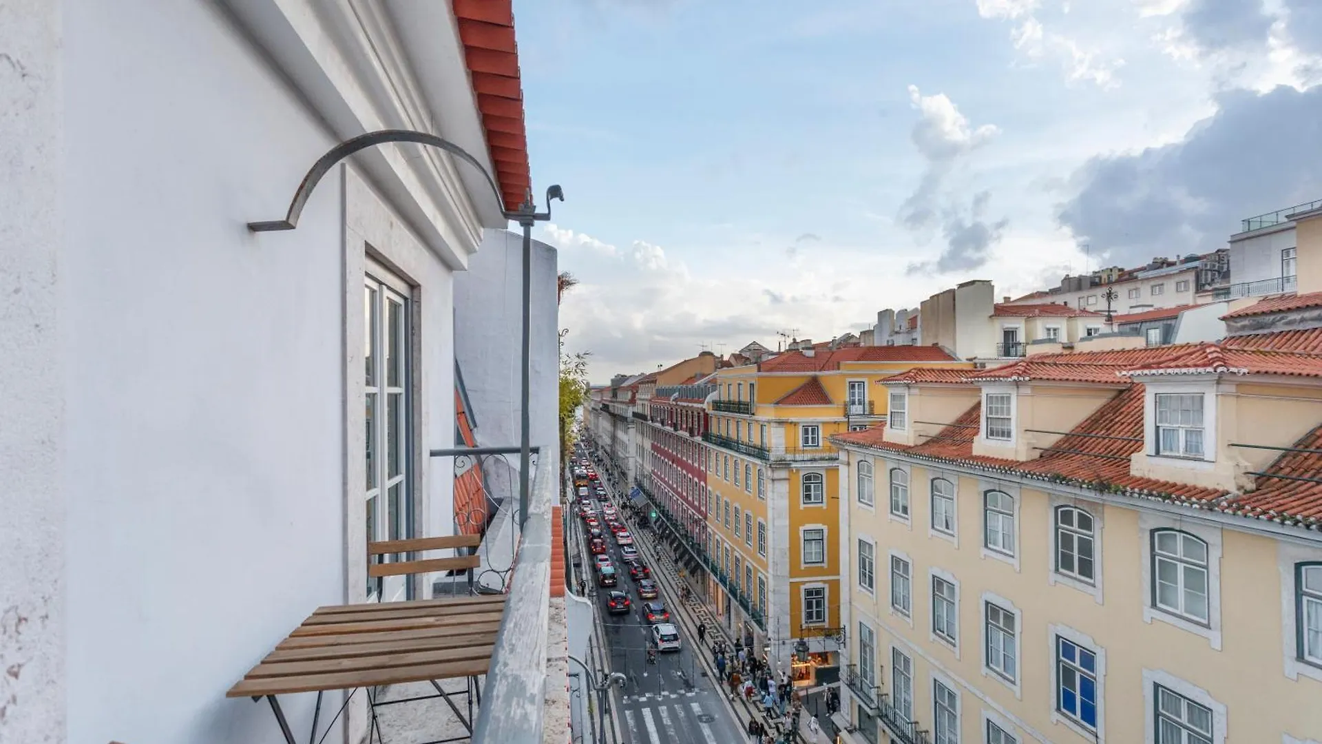 Apartment With Balcony In A Street In The Historic Center Of Downtown Lisbon