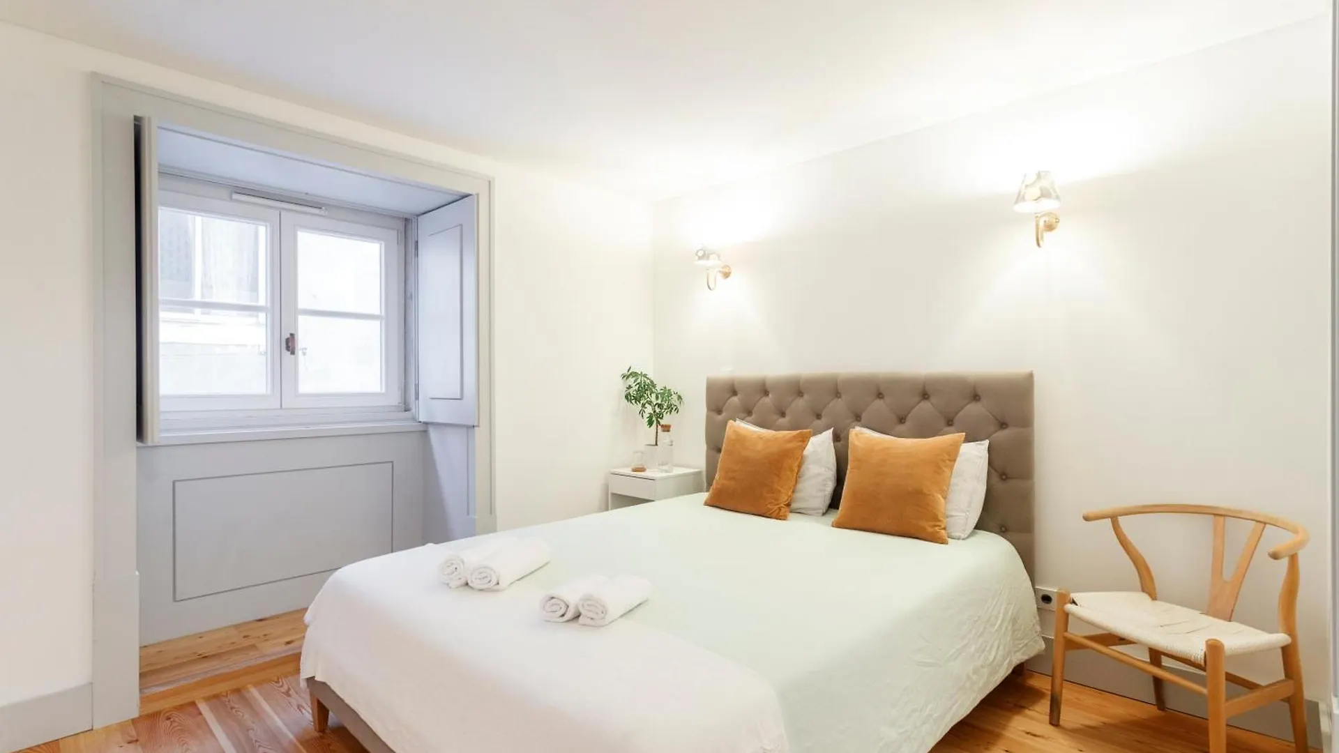 Apartment With Balcony In A Street In The Historic Center Of Downtown Lisbon