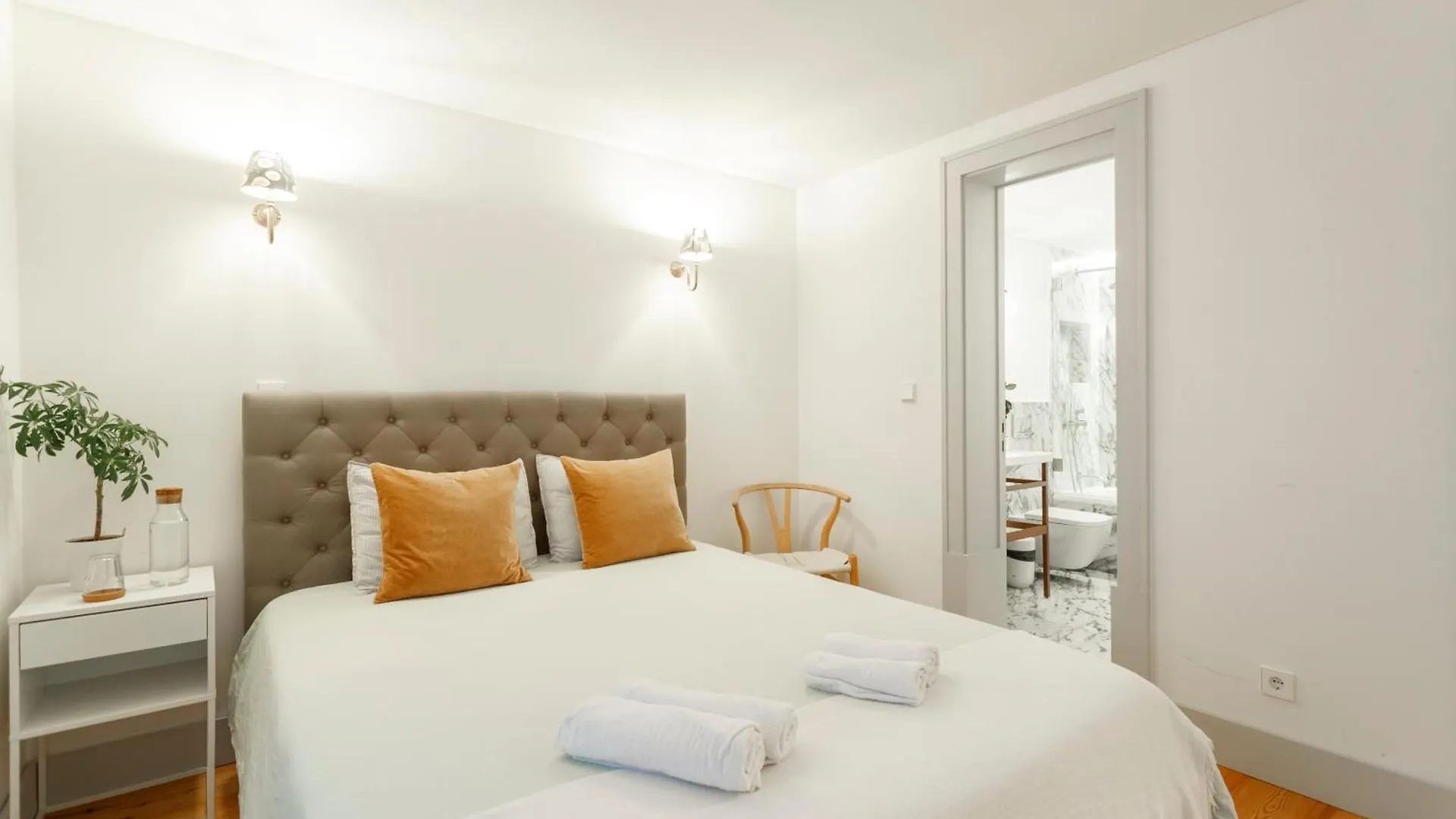 Apartment With Balcony In A Street In The Historic Center Of Downtown Lisbon