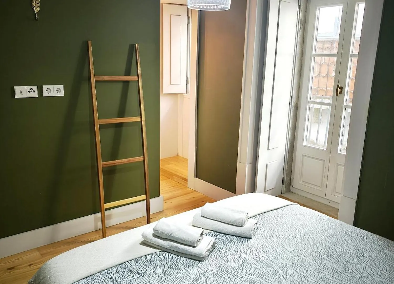 Apartment With Balcony In A Street In The Historic Center Of Downtown Lisbon 0*,  Portugal